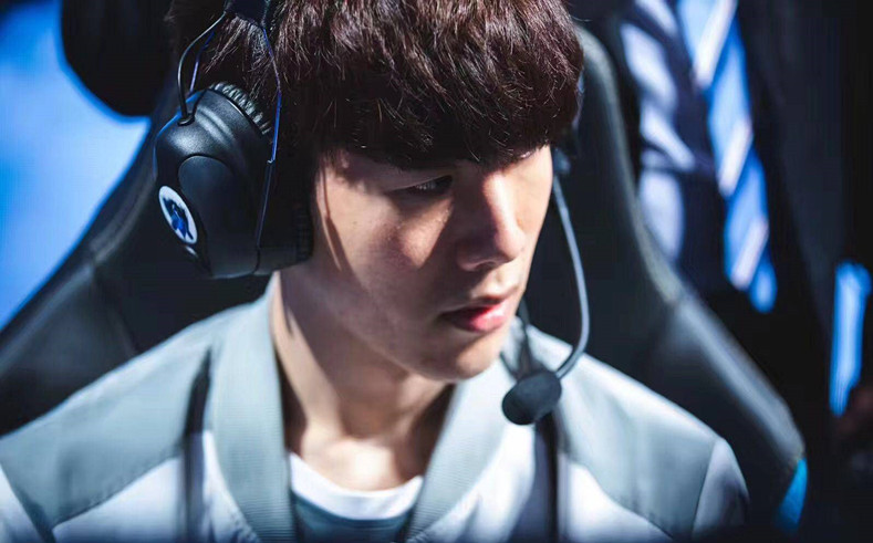 faker 两次放出了他的终极技能！ Bdd ， Fox ，龙， Cuzz ， Monkey ， KT Rolster 回来了，扳回了一局。